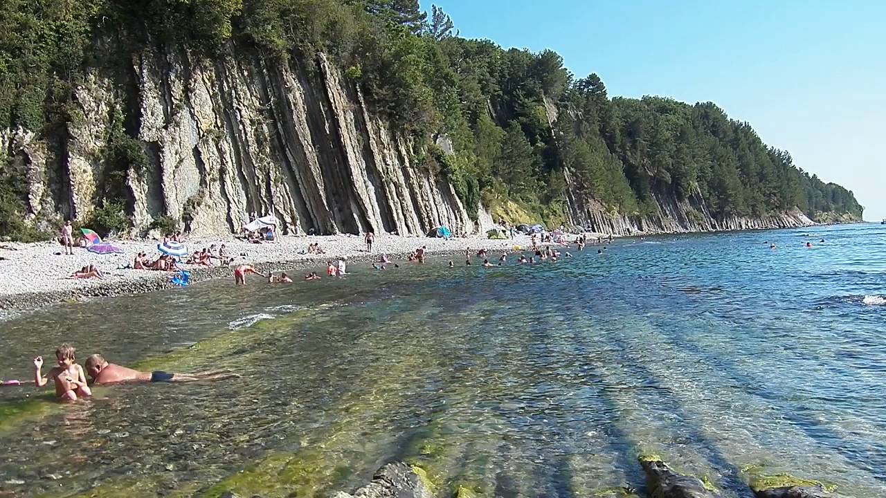 Пляжи туапсе. Дикий пляж Туапсе. Центральный пляж Туапсе. Центральный городской пляж Туапсе. Туапсе чистые пляжи.