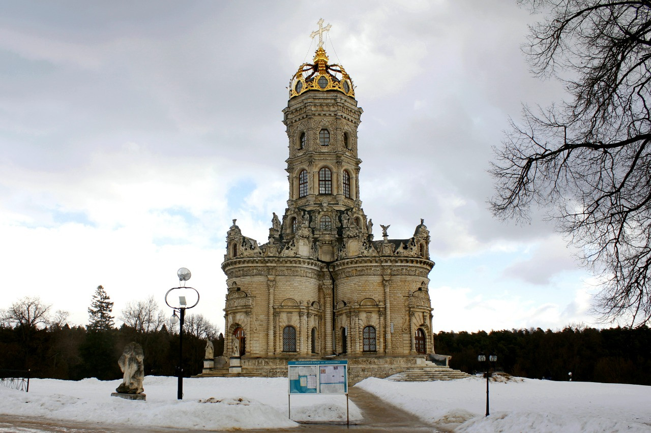 Церковь Знамения Пресвятой Богородицы (Знаменская) — уникальный «коронованный» храм в Подмосковье