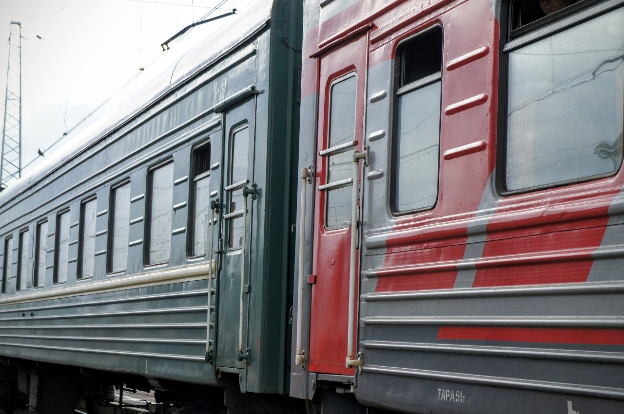 Что взять с собой в поезд для комфортного путешествия: список вещей в дорогу