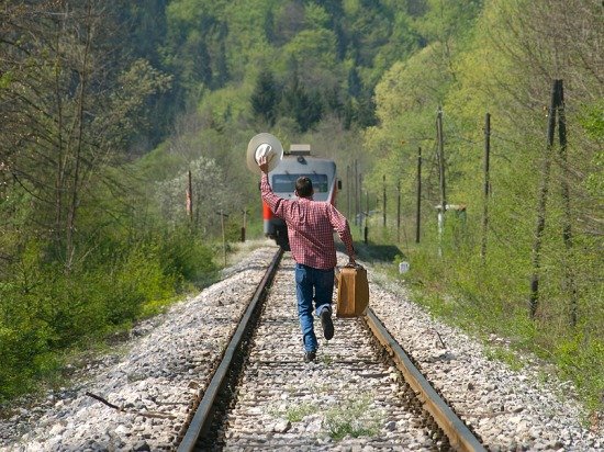 Пассажир отстал от поезда: что делать?