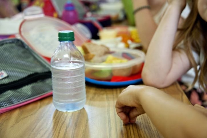 Как пронести воду в самолет