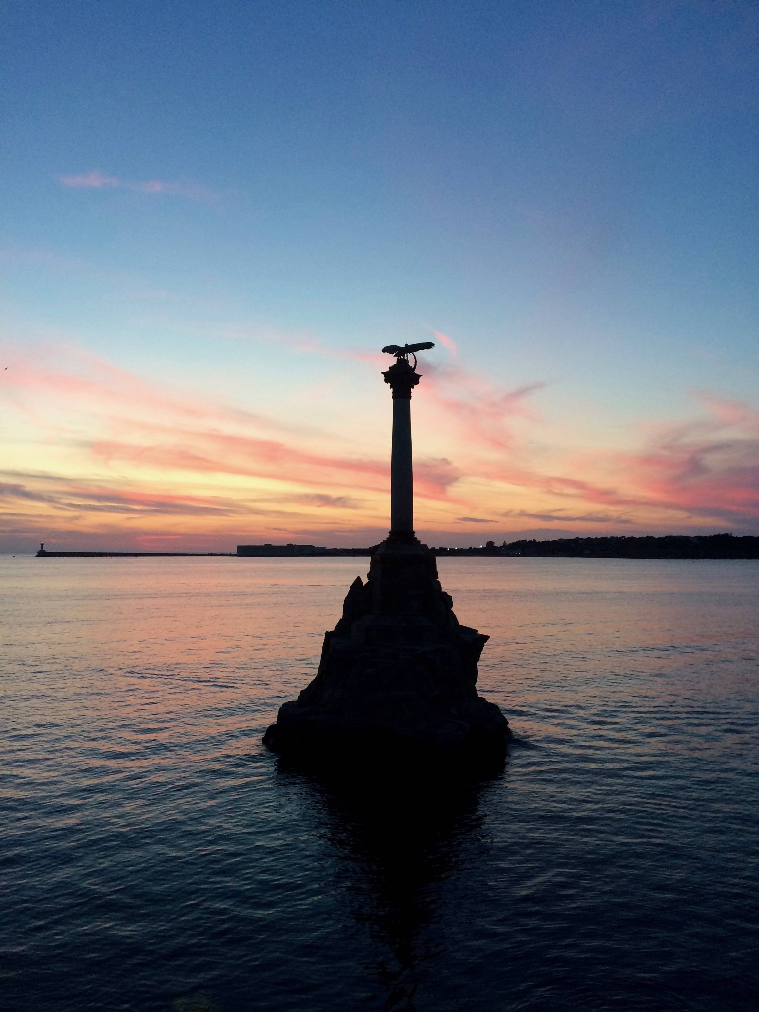 Памятник затопленным кораблям