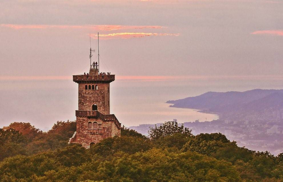 Cмотровая башня на горе Ахун