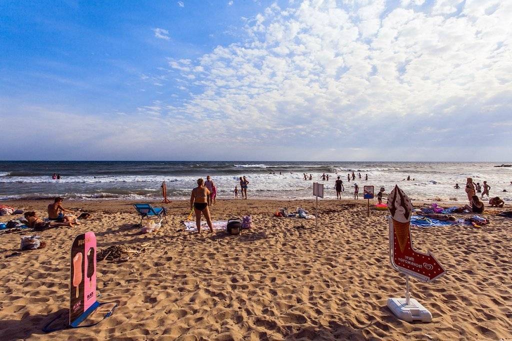 Пляж «Золотой берег» в Лермонтово