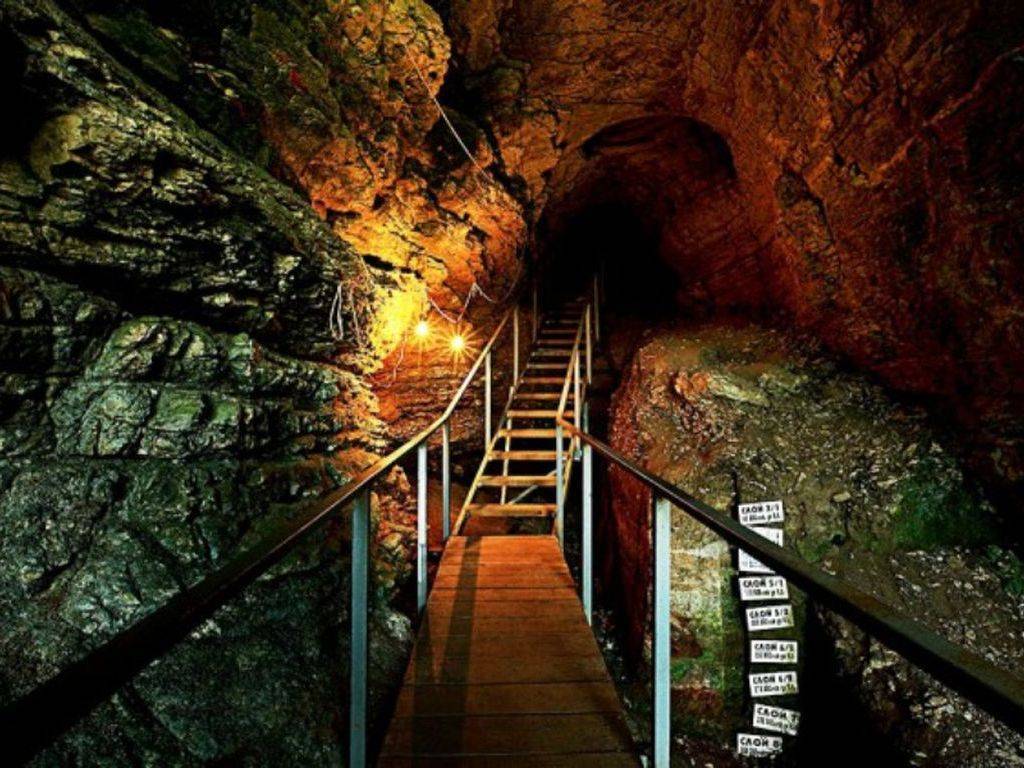 Ахштырская пещера