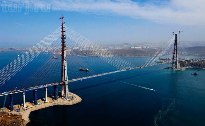 Мост на остров Русский