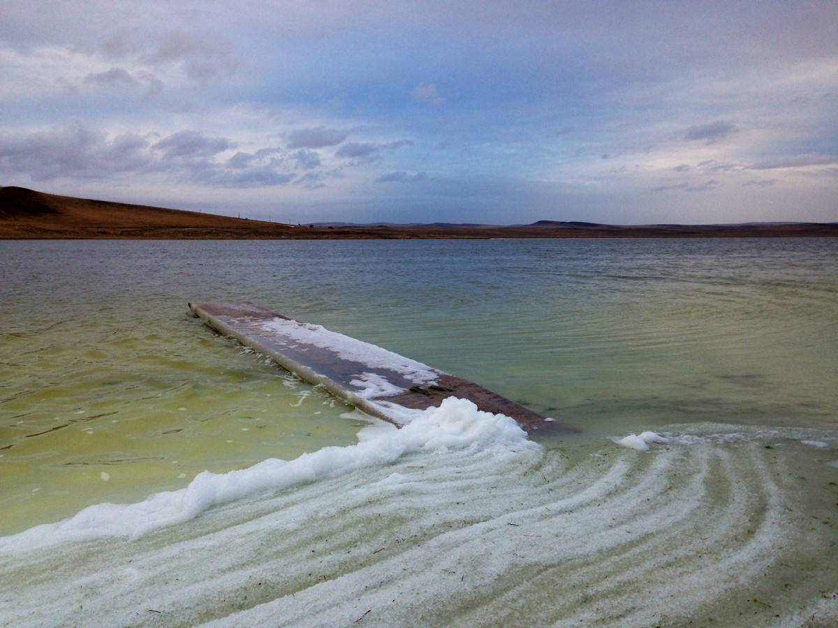 Соленое озеро "Тус"