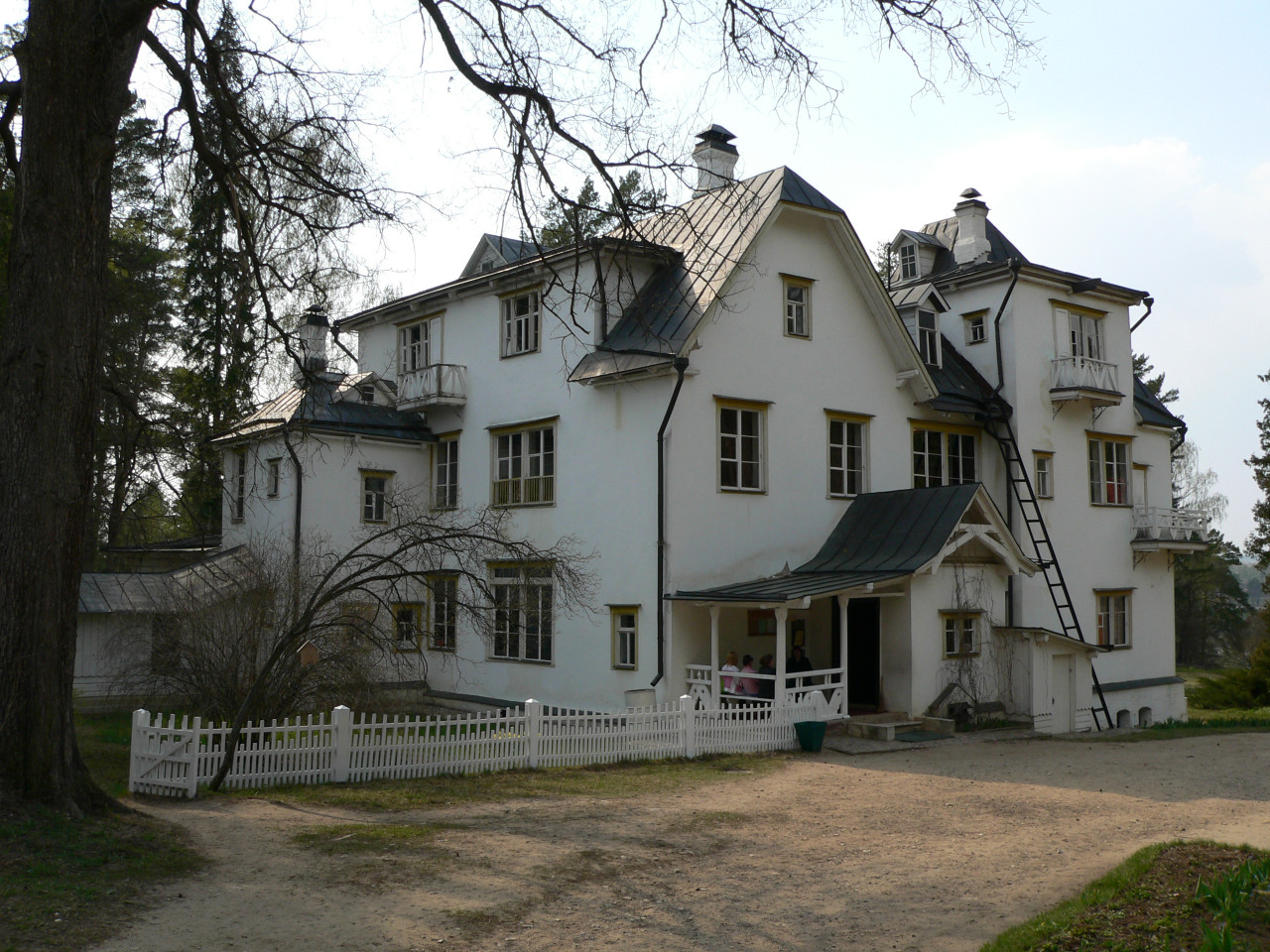 Государственный мемориальный историко-художественный и природный музей-заповедник В.Д. Поленова