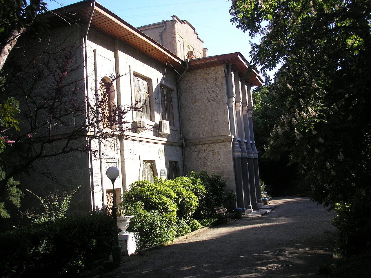 Имение Карасан