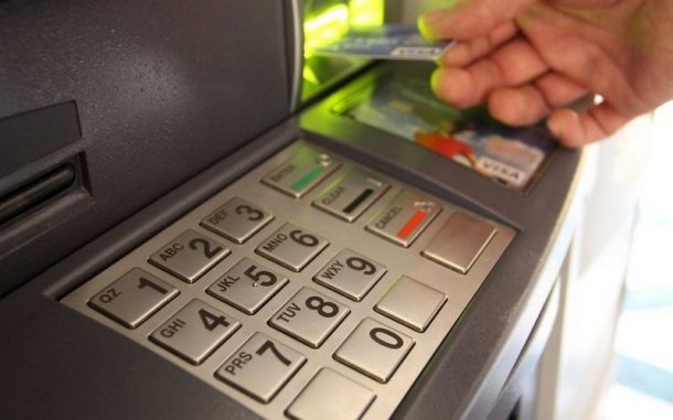 Банки Крыма: где можно расплатиться картой и выгоднее снять наличные? (сезон 2018)