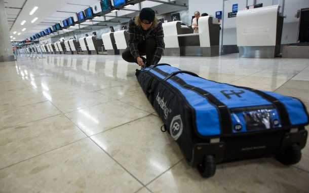 Как перевезти лыжи или сноуборд в транспорте?