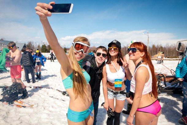 Круглогодичные горнолыжные курорты России: где покататься летом?