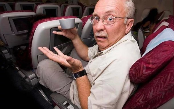 Дорожный этикет: когда можно и нельзя откидывать спинку кресла в автобусе или самолете