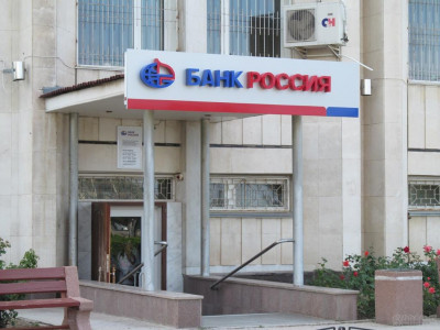 Банки Крыма: где можно расплатиться картой и выгоднее снять наличные? (сезон 2018)