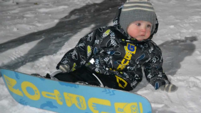 Как и когда учить ребенка кататься на сноуборде и лыжах?