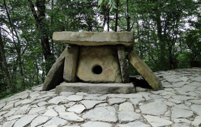 Дольмены Краснодарского края: о чем молчат каменные сооружения?