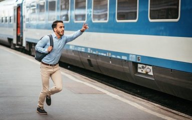 Пассажир отстал от поезда: что делать?