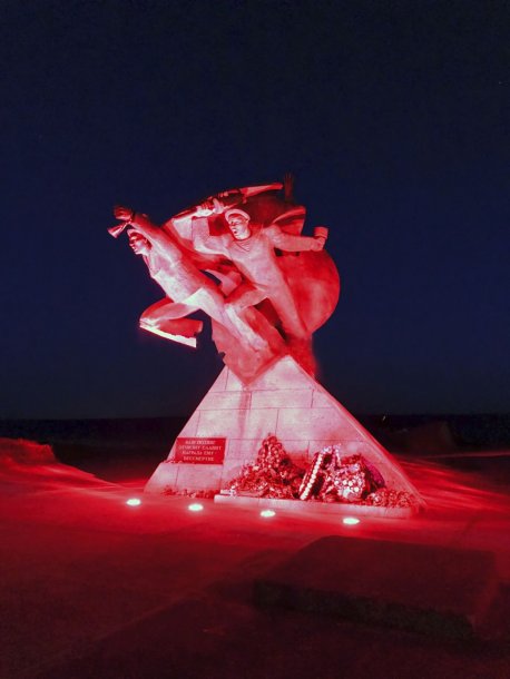 Памятник морякам Евпаторийского морского десанта