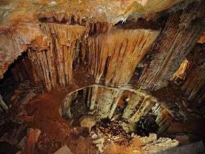 Эмине-Баир-Хосар (Мамонтовая пещера)