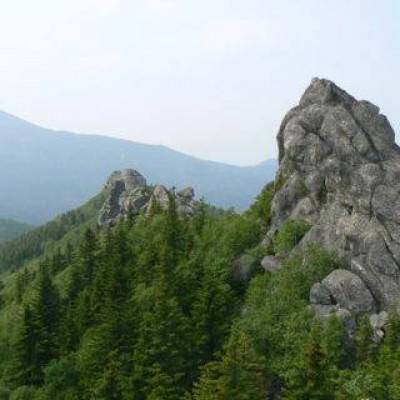 Горы Сестра и Камень Брат (Зубы Дракона)