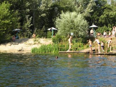 Пляж около турбазы Факел