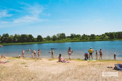 Пляж около турбазы Факел