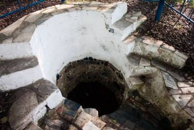 Яшмовая гора Ауштау и святой источник