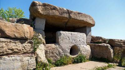 Лунный дольмен