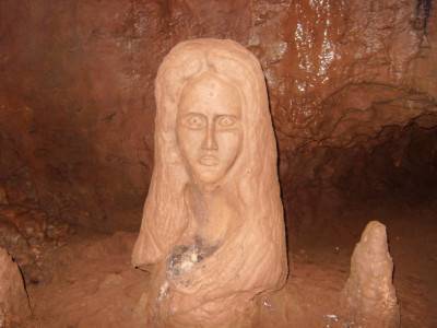 Дивья пещера