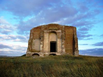 Заброшенная церковь в селе Матрено-Гезово