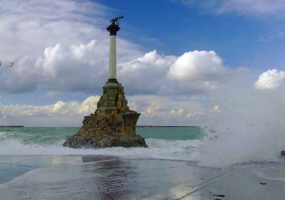 Памятник затопленным кораблям