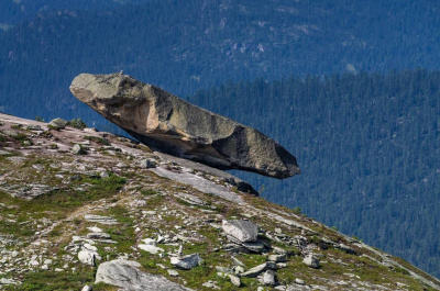 Висячий Камень