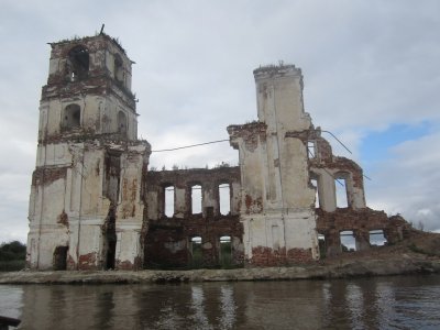 Затопленная церковь Рождества Христова в Крохино