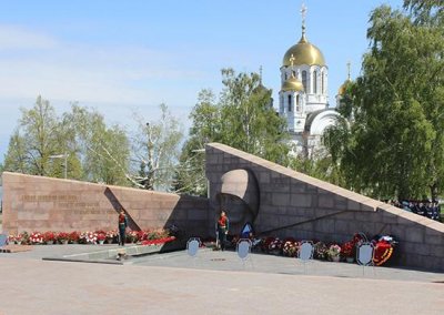 Горельеф Скорбящей Матери-Родине