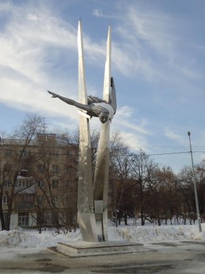 Памятник лётчице Ольге Санфировой