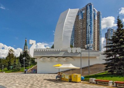 Стела Ладья