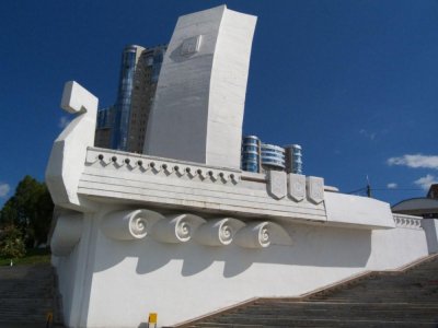 Стела Ладья