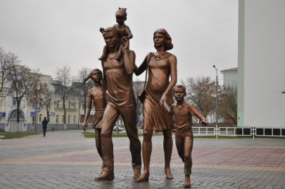 Памятник семье