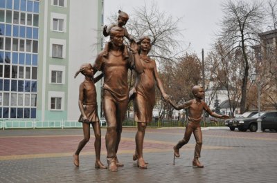 Памятник семье
