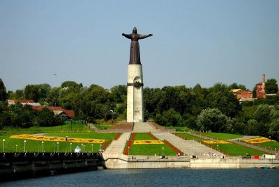 Монумент Матери-Покровительнице