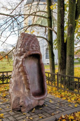 Памятник лаптю