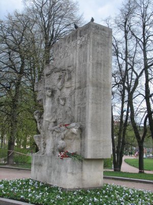 Жуковский памятник пионеркам