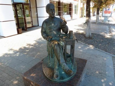 Памятник ювелиру