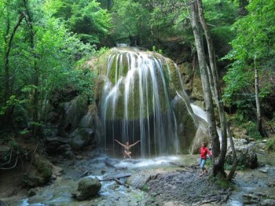 Серебряные струи (водопад)