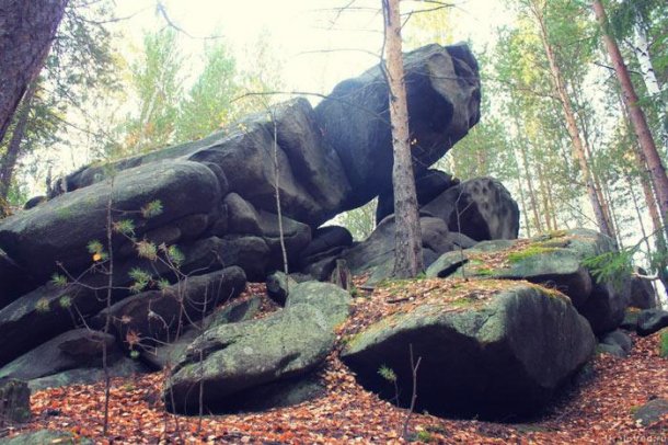 Аятские каменные палатки